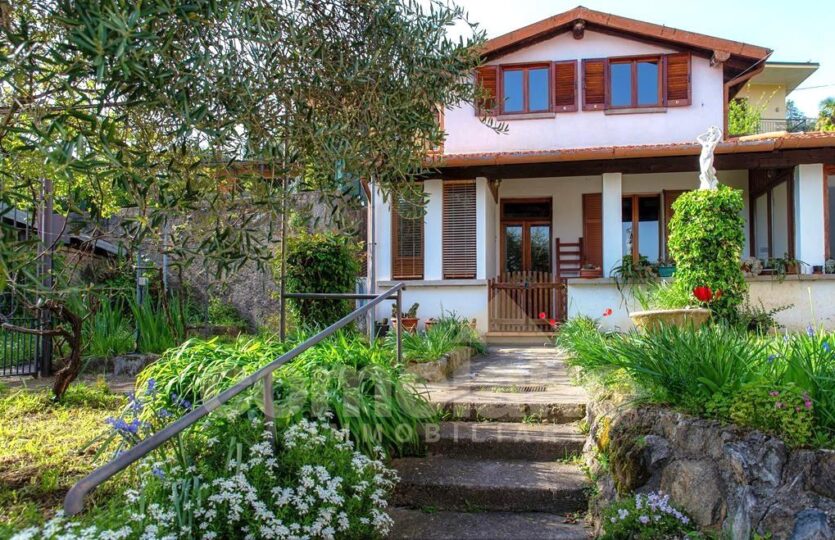 Romantic villa with large garden in Cernobbio