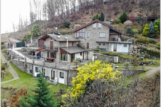 Stone Villa in Pianello del Lario – postcard-perfect lake view