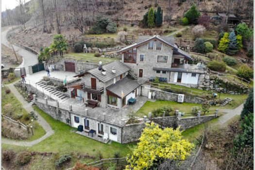 Stone Villa in Pianello del Lario – postcard-perfect lake view