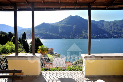 Historic apartment with terrace and garden in Moltrasio