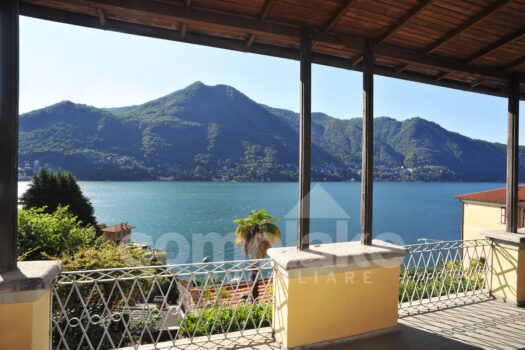 Historic apartment with terrace and garden in Moltrasio