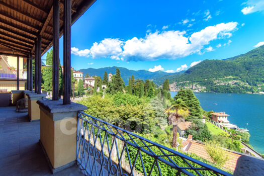 Historic apartment with terrace and garden in Moltrasio
