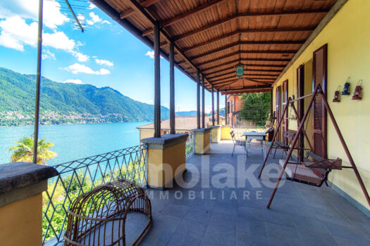 Historic apartment with terrace and garden in Moltrasio