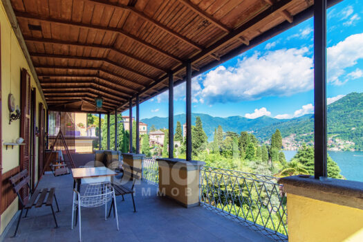 Historic apartment with terrace and garden in Moltrasio