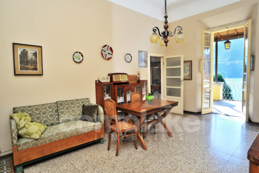 Historic apartment with terrace and garden in Moltrasio