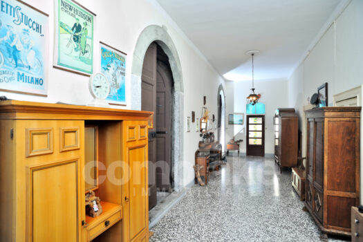 Historic apartment with terrace and garden in Moltrasio