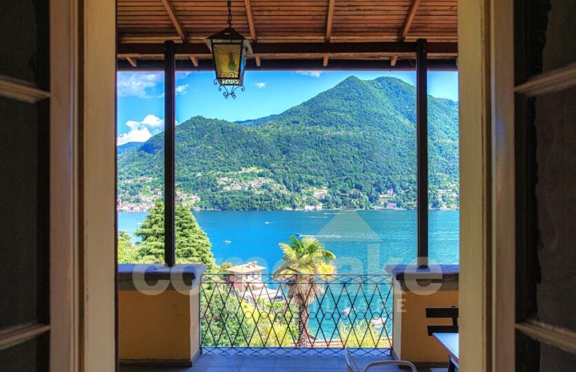 Apartment with terrace and lake view