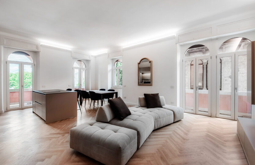 Luxurious lakefront apartment