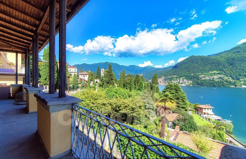 Historic apartment with terrace and garden in Moltrasio