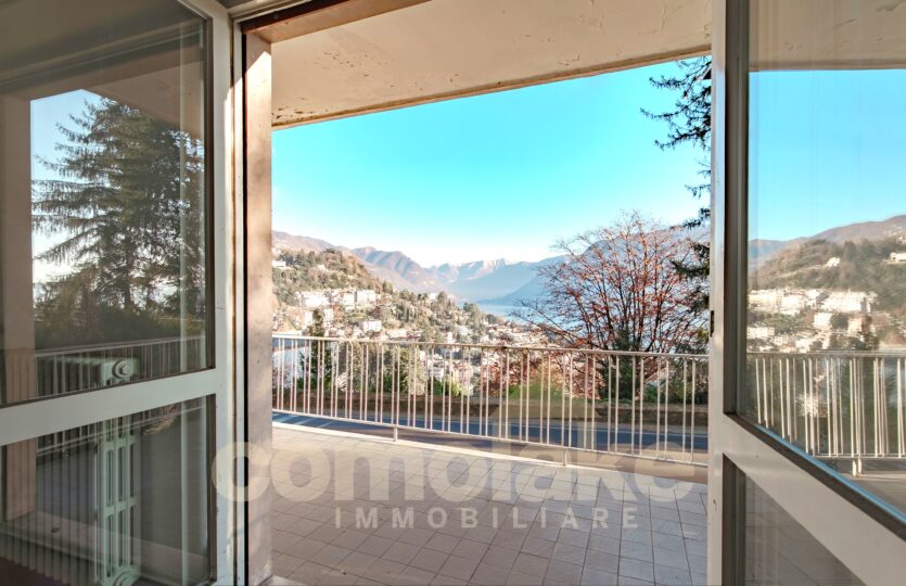 Apartment with terrace with lake view