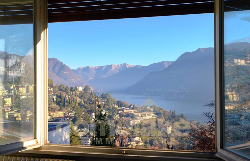 Apartment with terrace with wonderful lake view in Como