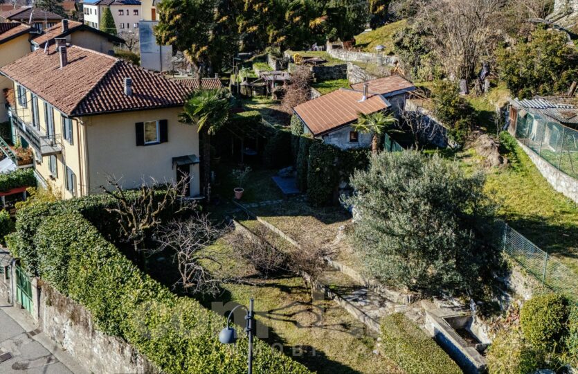 House with garden in Maslianico near Cernobbio center