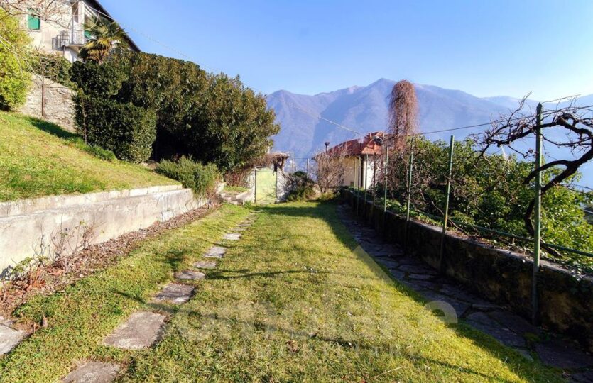 Villa with large garden