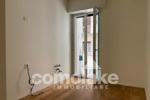Apartment with balconies in Como