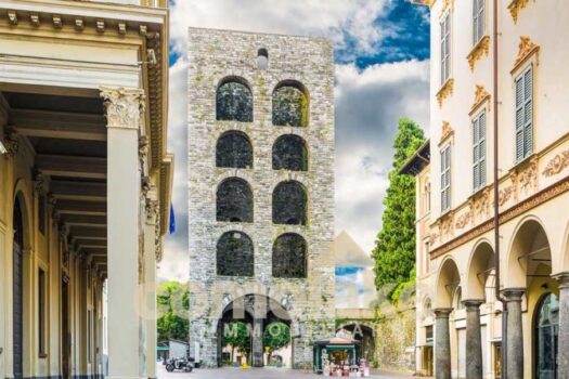 Apartment with balconies in Como