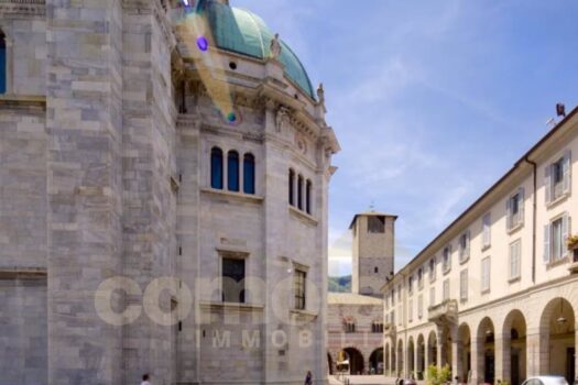 Apartment with balconies in Como