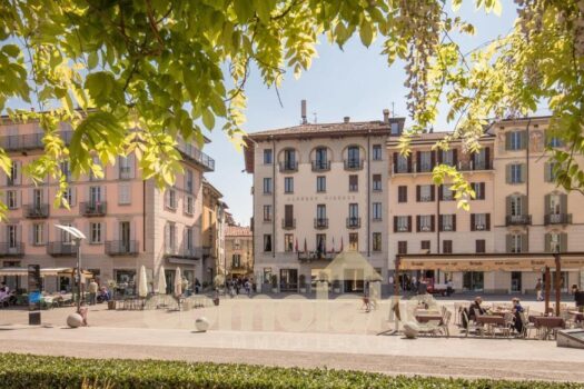 Apartment with balconies in Como