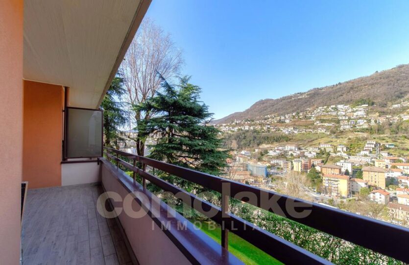 Apartment with balcony and garage