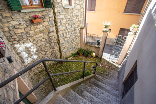 House with large terrace in Argegno