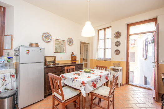 House with large terrace in Argegno