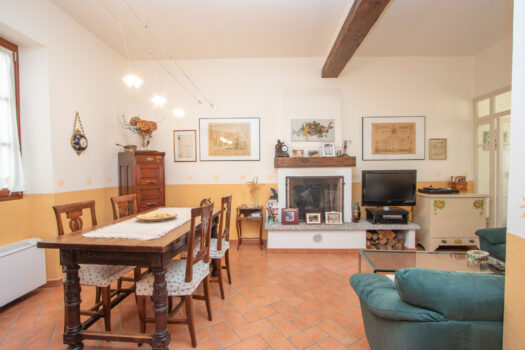 House with large terrace in Argegno