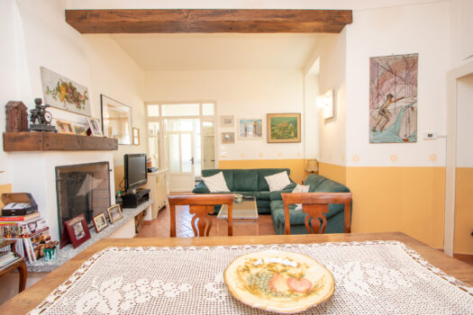 House with large terrace in Argegno