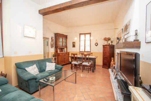 House with large terrace in Argegno