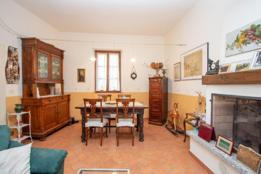 House with large terrace in Argegno