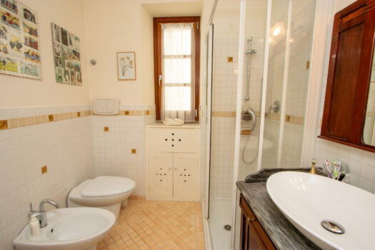 House with large terrace in Argegno