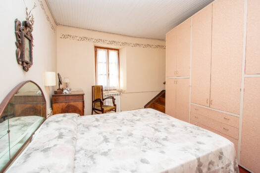 House with large terrace in Argegno