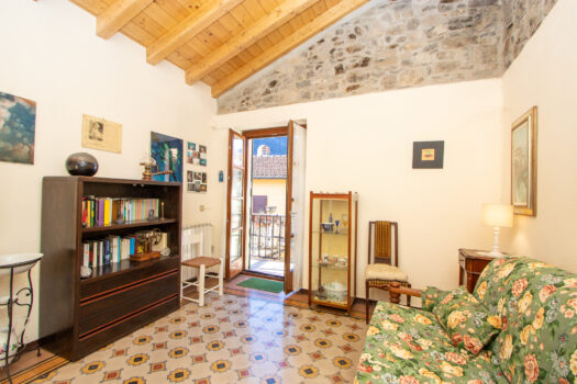 House with large terrace in Argegno