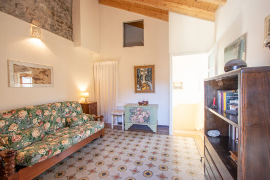 House with large terrace in Argegno