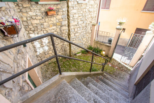 House with large terrace in Argegno