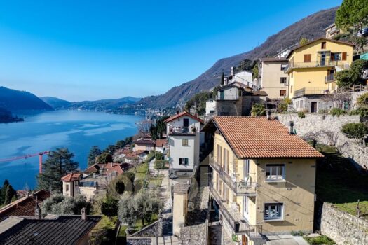 Lake house with view and garden in Carate Urio