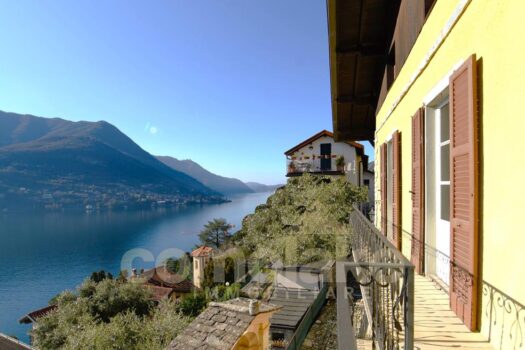 Lake house with view and garden in Carate Urio
