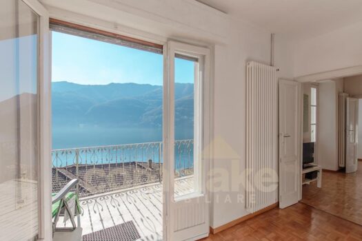 Lake house with view and garden in Carate Urio