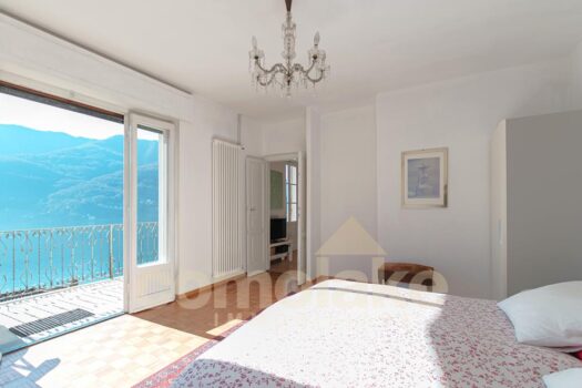 Lake house with view and garden in Carate Urio