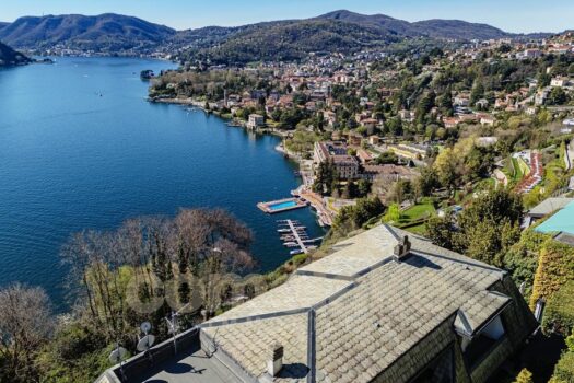 Penthouse with wonderful lake view in Cernobbio
