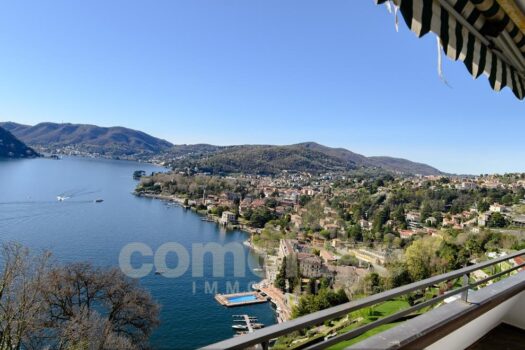 Penthouse with wonderful lake view in Cernobbio