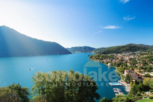 Penthouse with wonderful lake view in Cernobbio