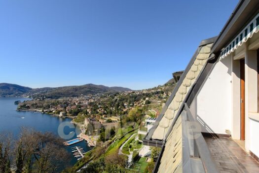 Penthouse with wonderful lake view in Cernobbio