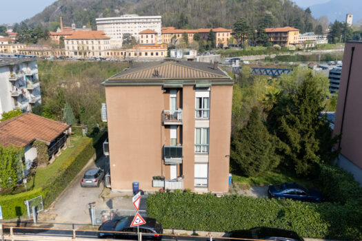 Entire building in Como – garage and private garden