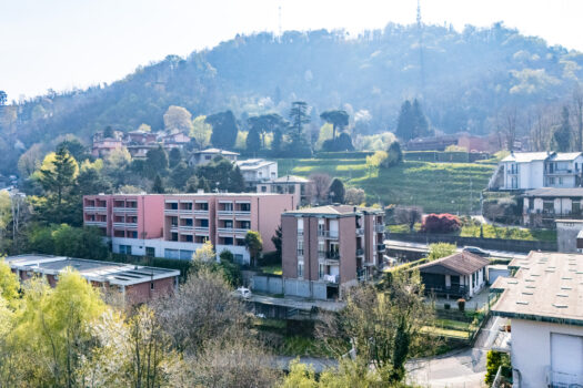 Entire building in Como – garage and private garden