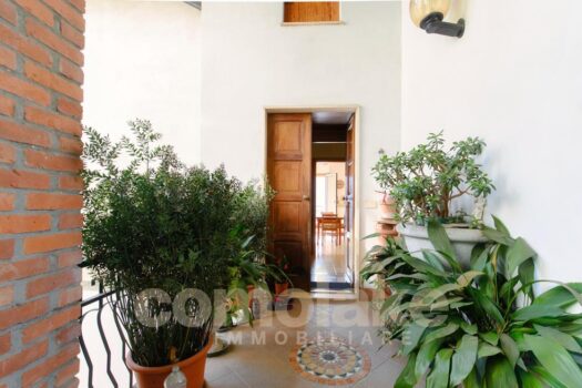 Lake house with garden in Moltrasio