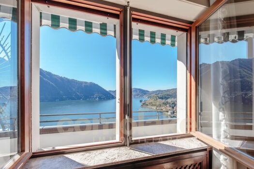 Penthouse with wonderful lake view in Cernobbio