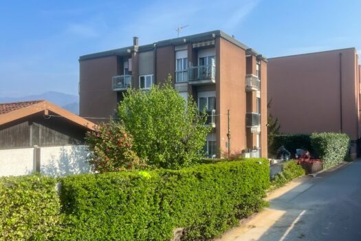 Entire building in Como – garage and private garden
