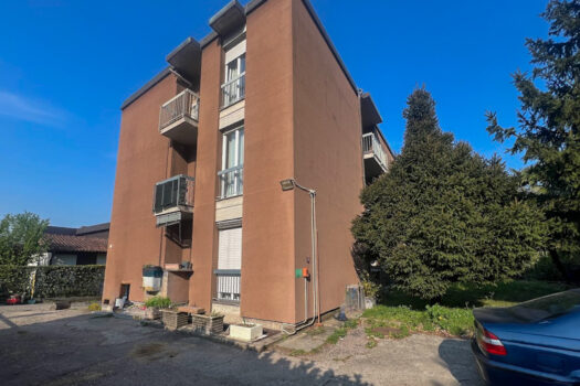 Entire building in Como – garage and private garden