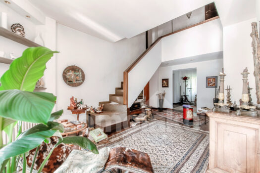 Attic in a historic villa on the lake