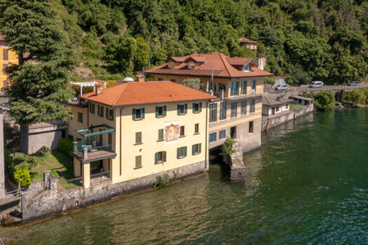 Lake front penthouse in Argegno – Large exclusive terrace