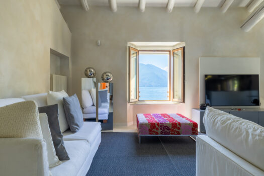 Lake front penthouse in Argegno – Large exclusive terrace